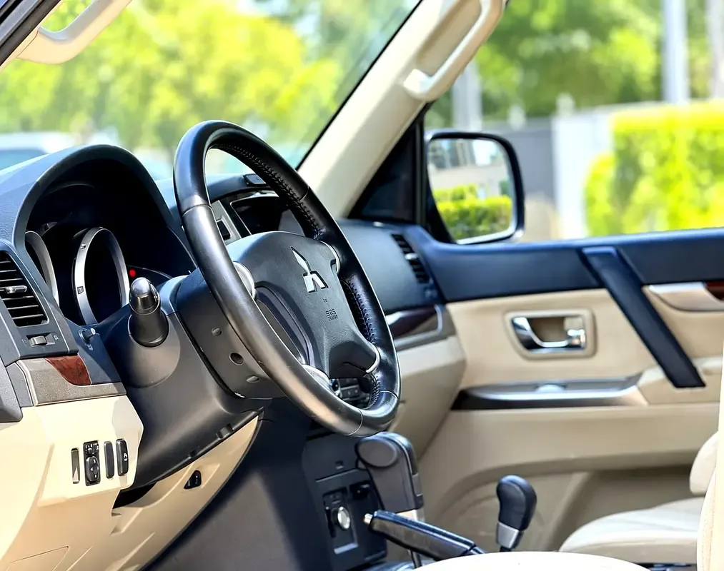Mitsubishi Pajero 3.8 AT (243 hp) - 12