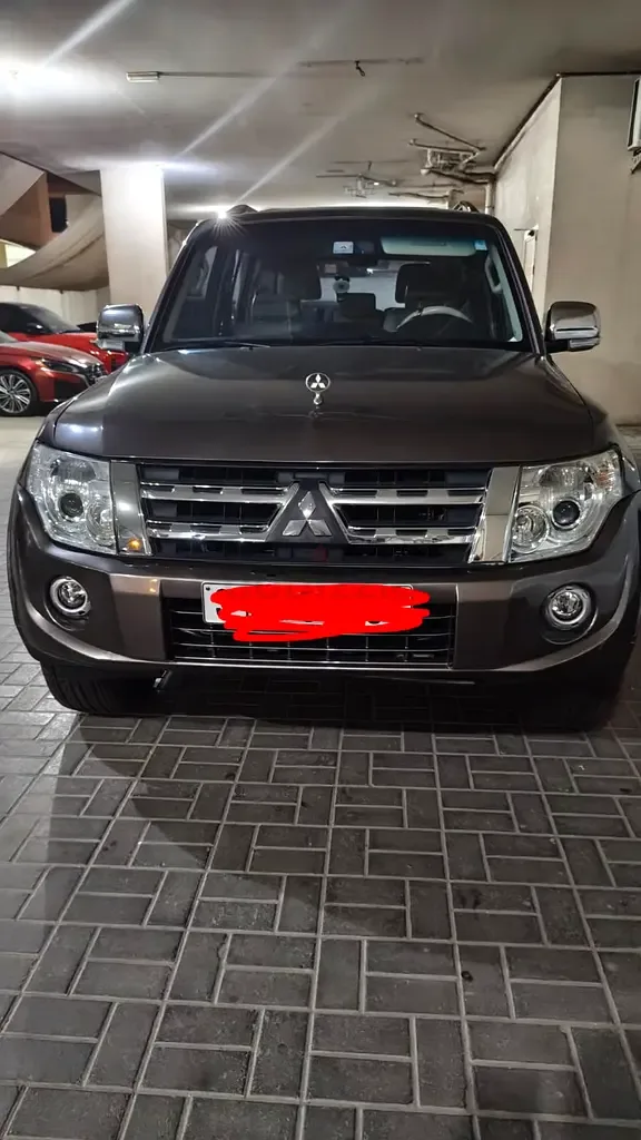 Mitsubishi Pajero 3.8 AT (243 hp)