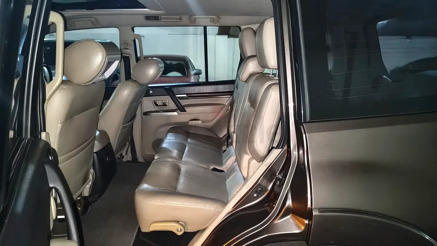 Mitsubishi Pajero 3.8 AT (243 hp) - 4