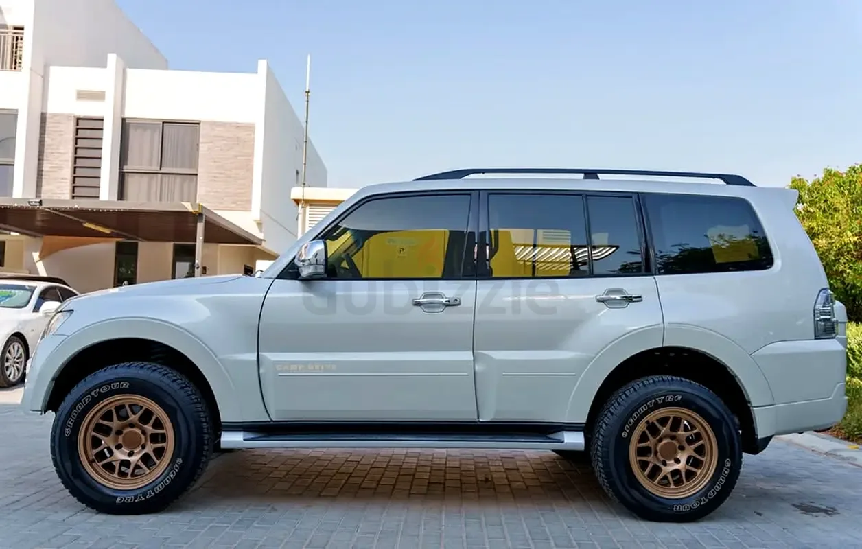 Mitsubishi Pajero 3.8 AT (243 hp)