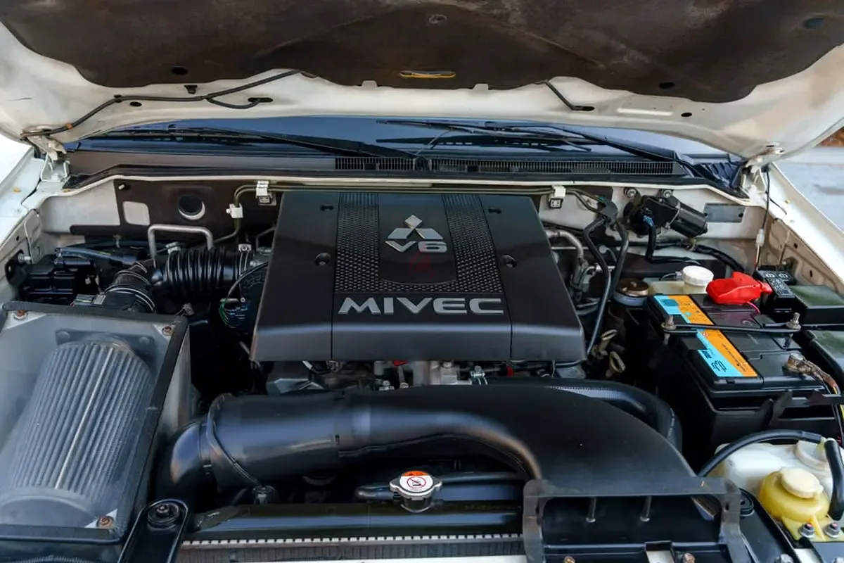 Mitsubishi Pajero 3.8 AT (243 hp) - 6