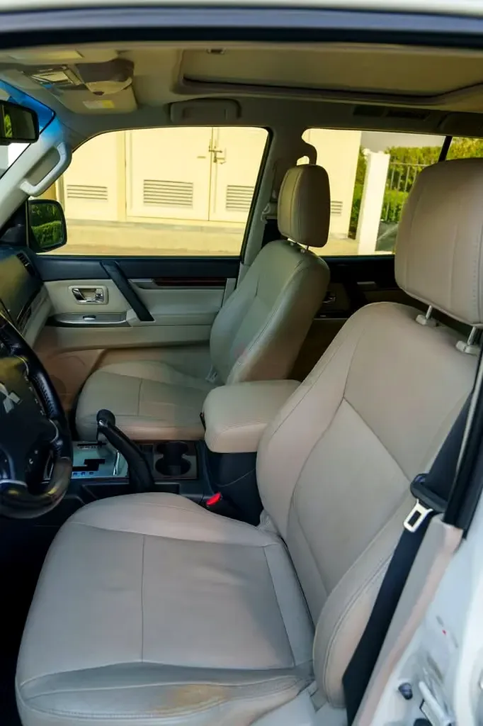 Mitsubishi Pajero 3.8 AT (243 hp) - 9