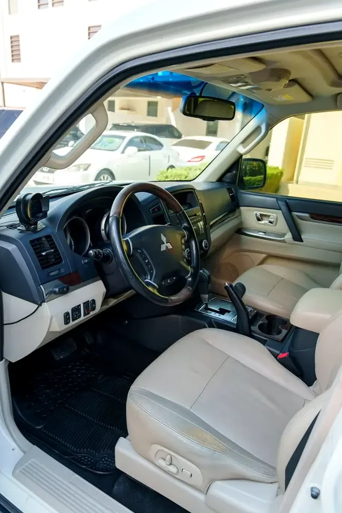 Mitsubishi Pajero 3.8 AT (243 hp) - 8
