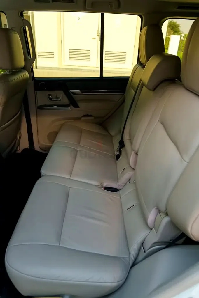 Mitsubishi Pajero 3.8 AT (243 hp) - 11