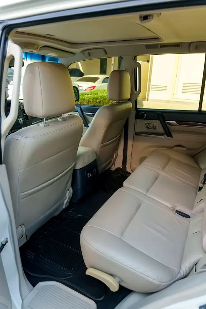 Mitsubishi Pajero 3.8 AT (243 hp) - 10