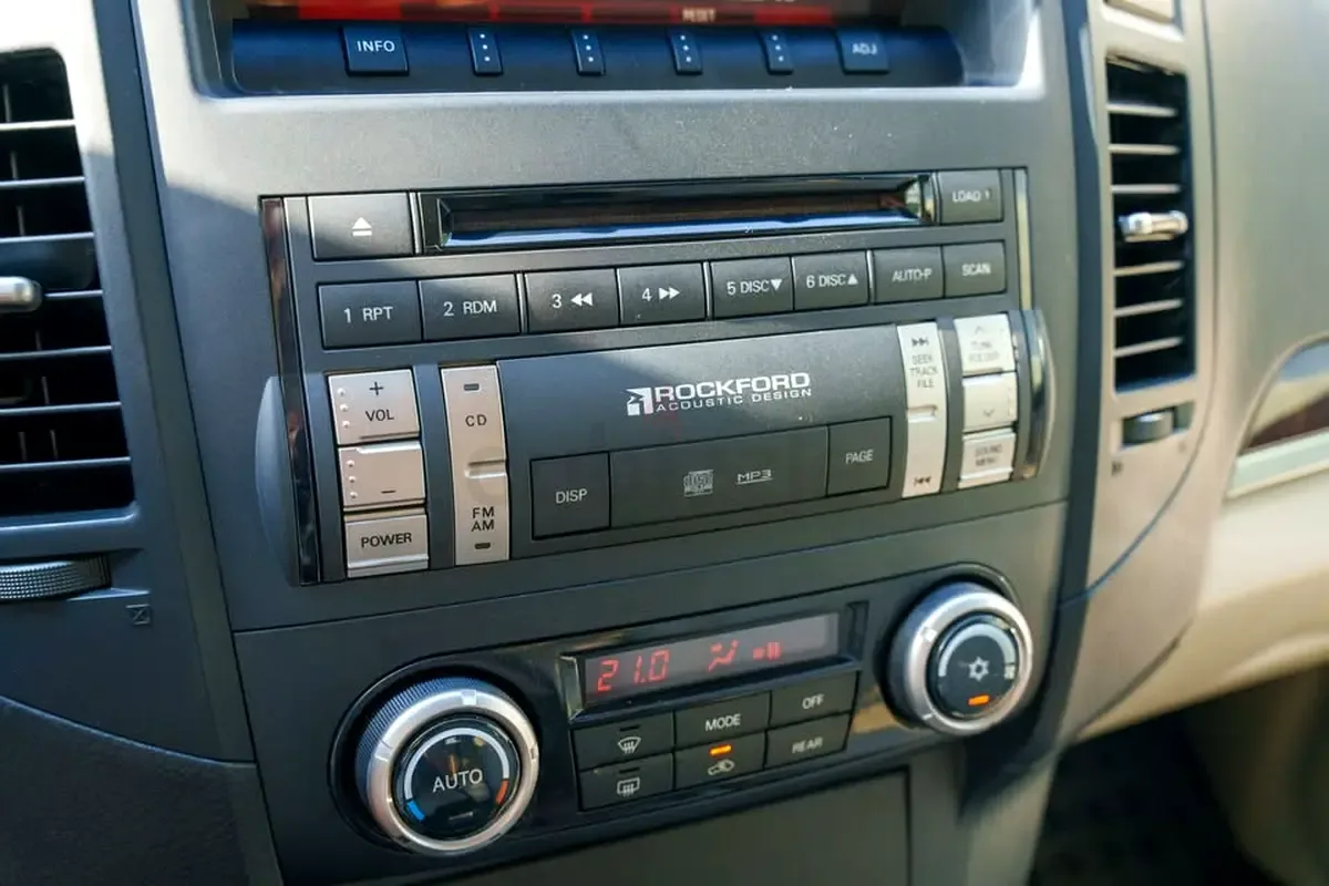 Mitsubishi Pajero 3.8 AT (243 hp) - 14