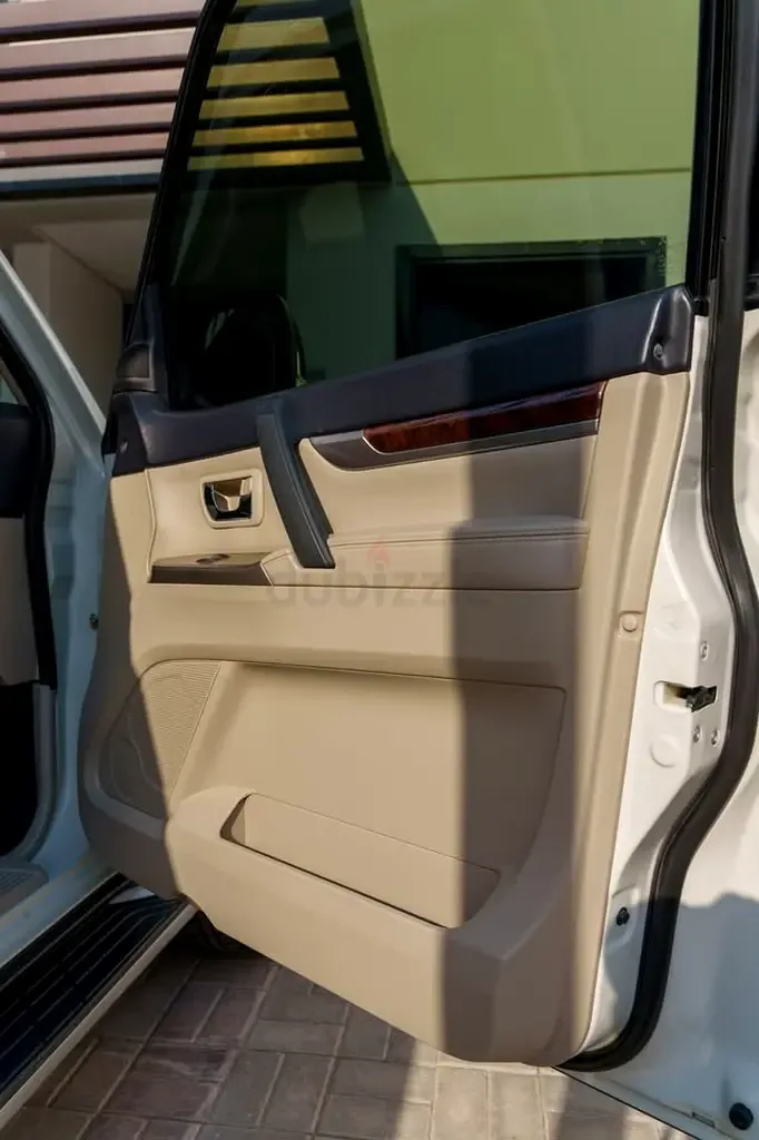 Mitsubishi Pajero 3.8 AT (243 hp) - 15