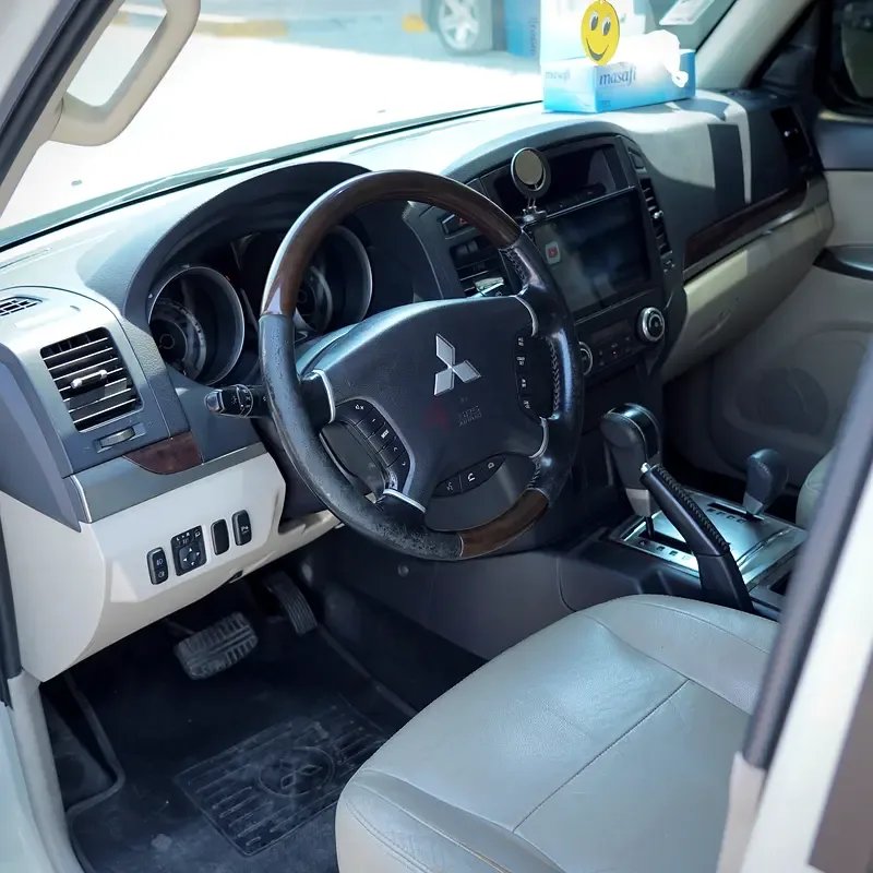 Mitsubishi Pajero 3.8 AT (243 hp) - 14