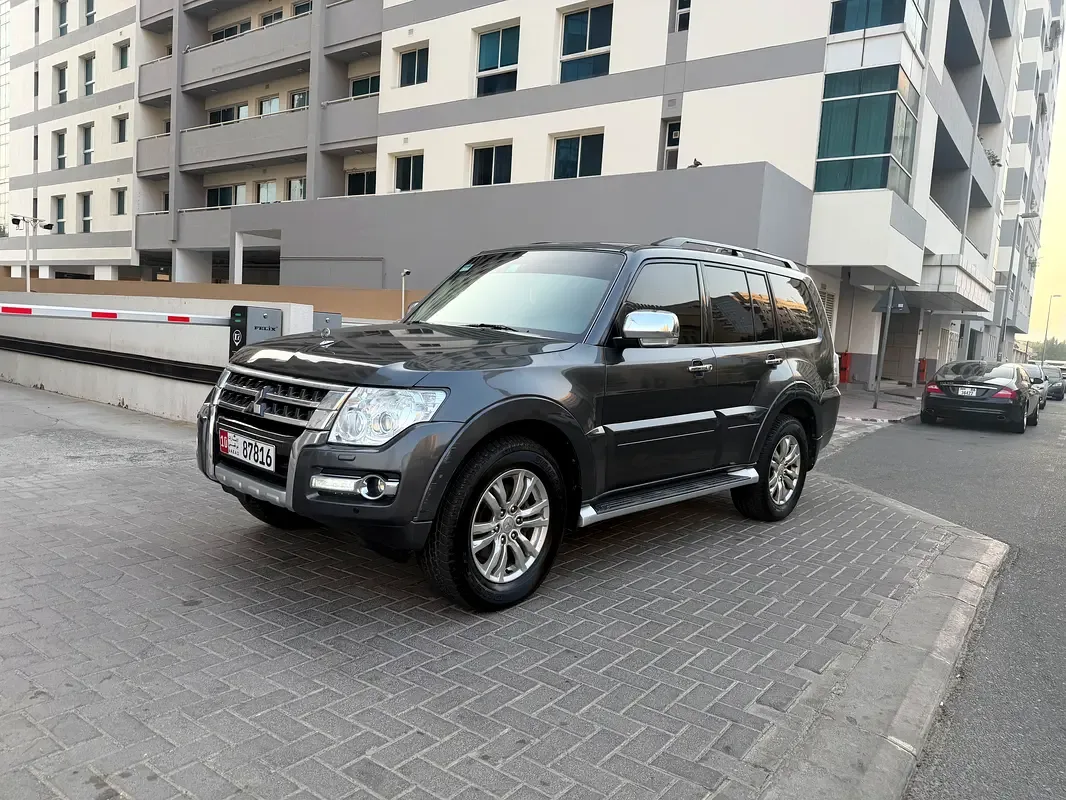 Mitsubishi Pajero 3.8 AT (243 hp)