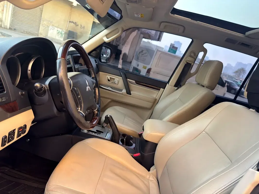 Mitsubishi Pajero 3.8 AT (243 hp) - 10