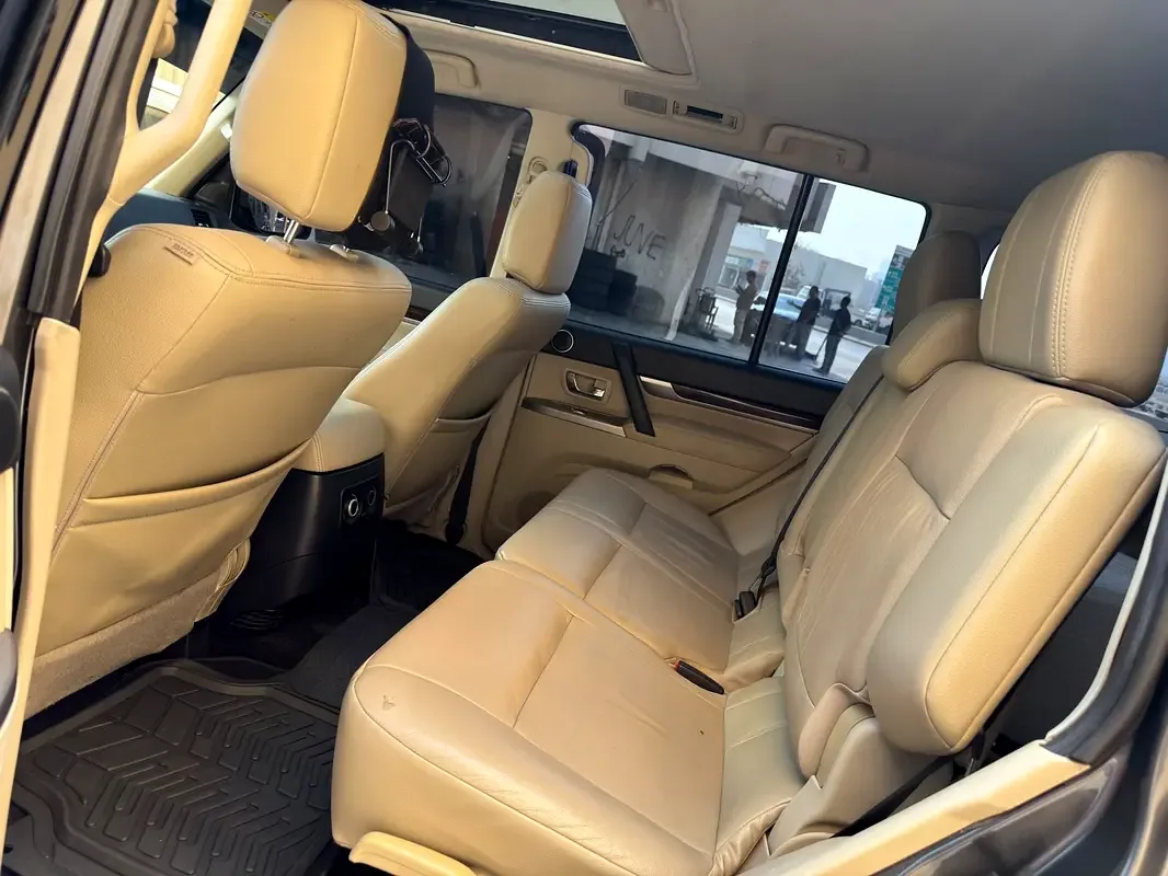 Mitsubishi Pajero 3.8 AT (243 hp) - 11