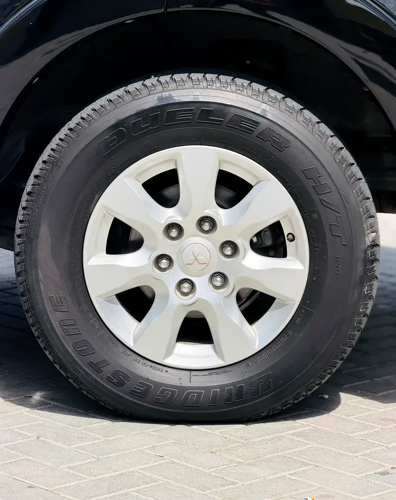 Mitsubishi Pajero 3.8 AT (243 حصان) - 10