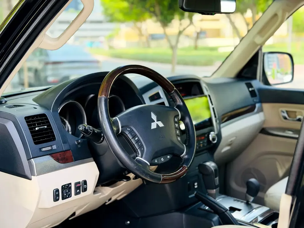 Mitsubishi Pajero 3.8 AT (243 حصان) - 11