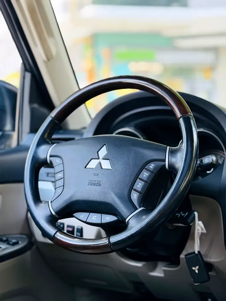 Mitsubishi Pajero 3.8 AT (243 حصان) - 15