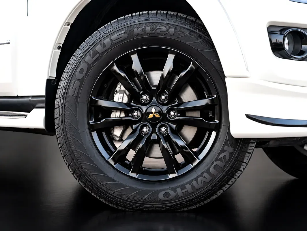 Mitsubishi Pajero 3.8 AT (243 hp) - 5