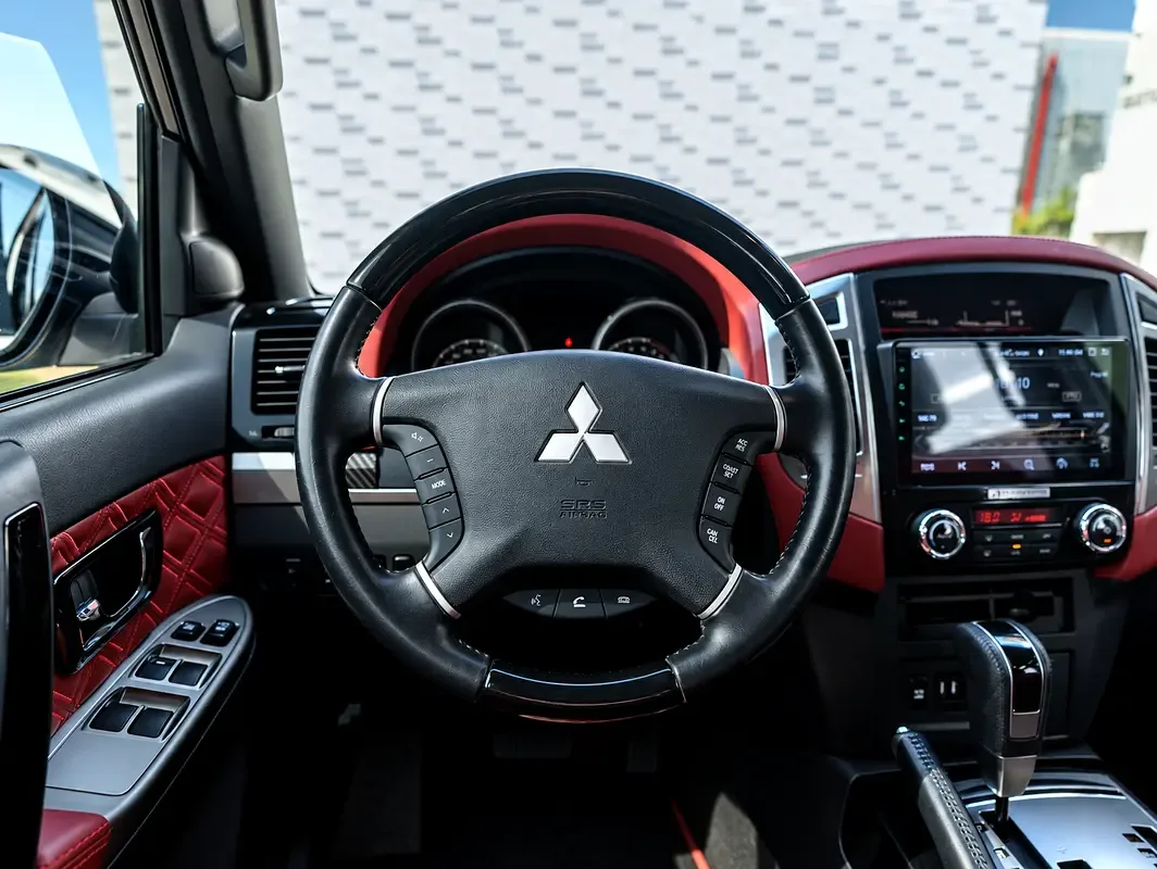 Mitsubishi Pajero 3.8 AT (243 hp) - 13