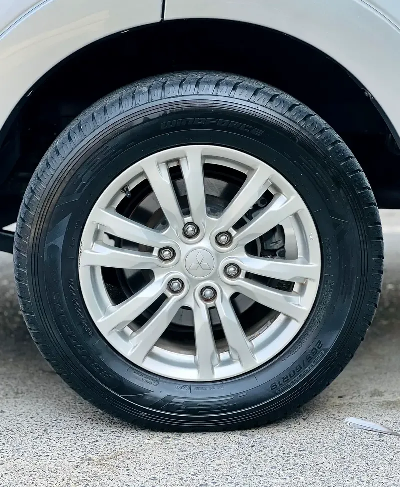 Mitsubishi Pajero 3.8 AT (243 حصان) - 9