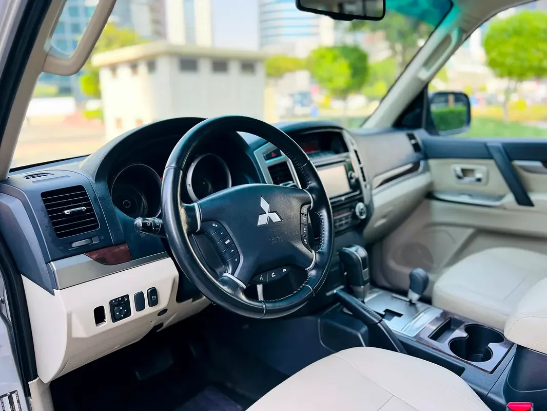 Mitsubishi Pajero 3.8 AT (243 حصان) - 10