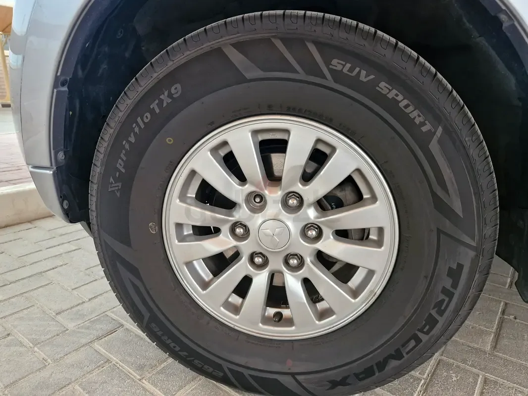Mitsubishi Pajero 3.8 AT 4WD (250 hp) - 11