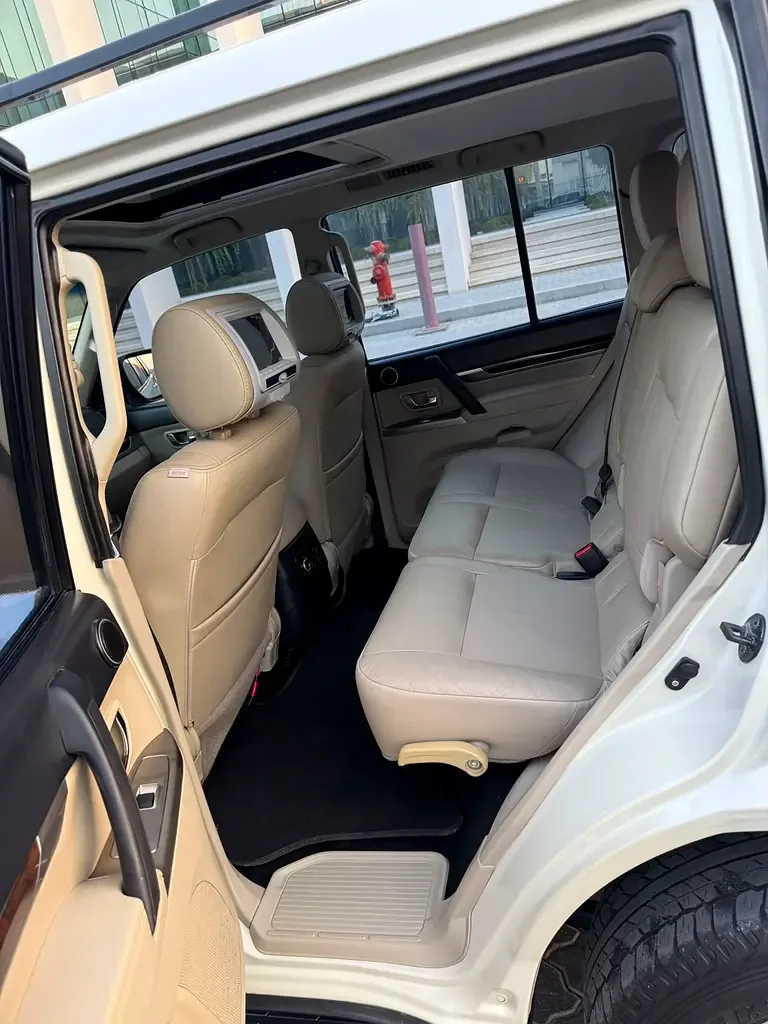 Mitsubishi Pajero 3.8 AT AWD (250 hp) - 14