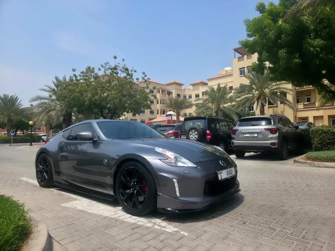 Nissan 370Z 3.7 AT (350 hp)
