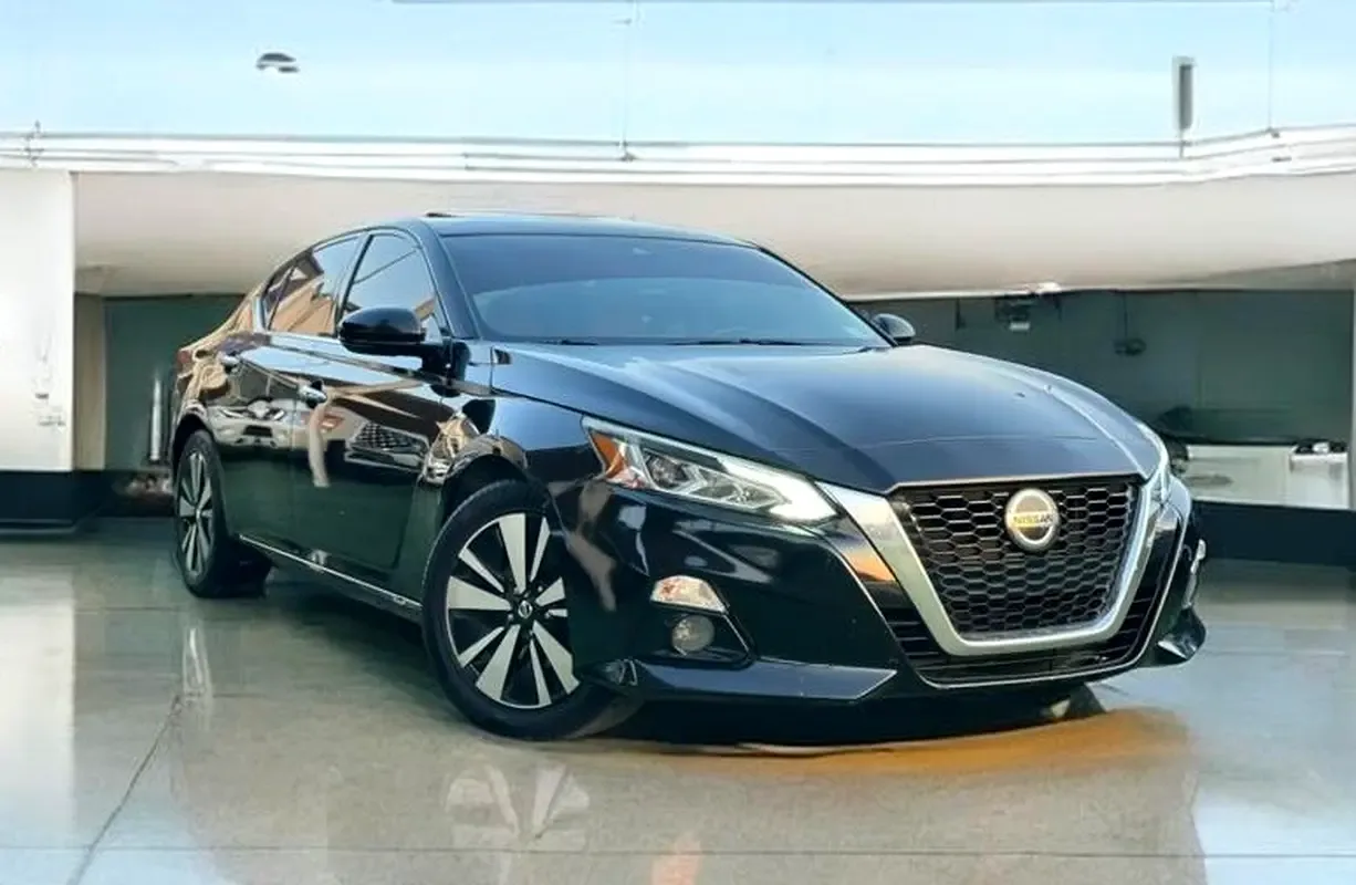 Nissan Altima 2.0 (248 hp), gasoline, variator (CVT), front drive