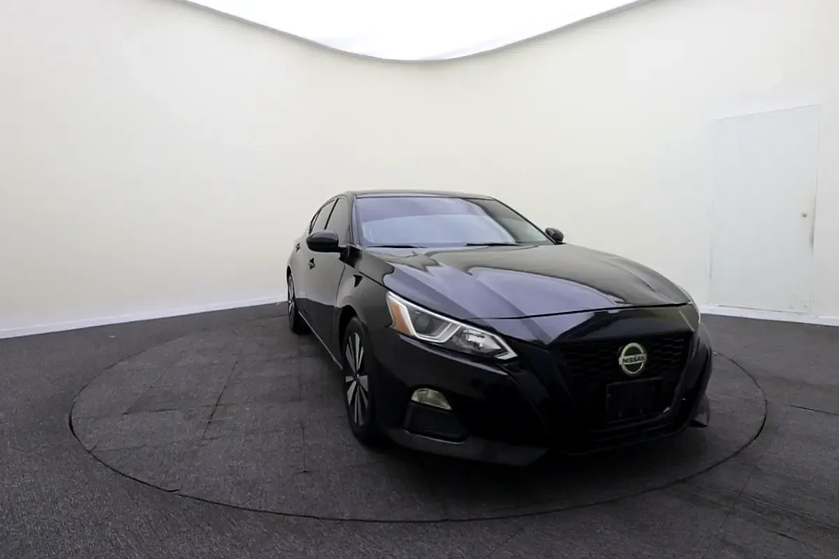 Nissan Altima 2.0 (248 hp), gasoline, variator (CVT), front drive - 3