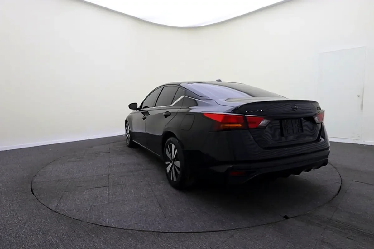 Nissan Altima 2.0 (248 hp), gasoline, variator (CVT), front drive - 5