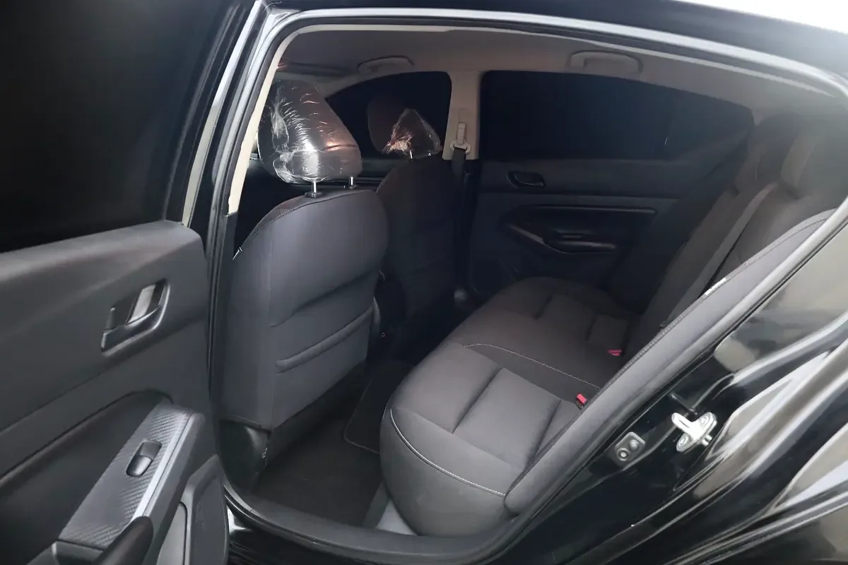 Nissan Altima 2.0 (248 hp), gasoline, variator (CVT), front drive - 11