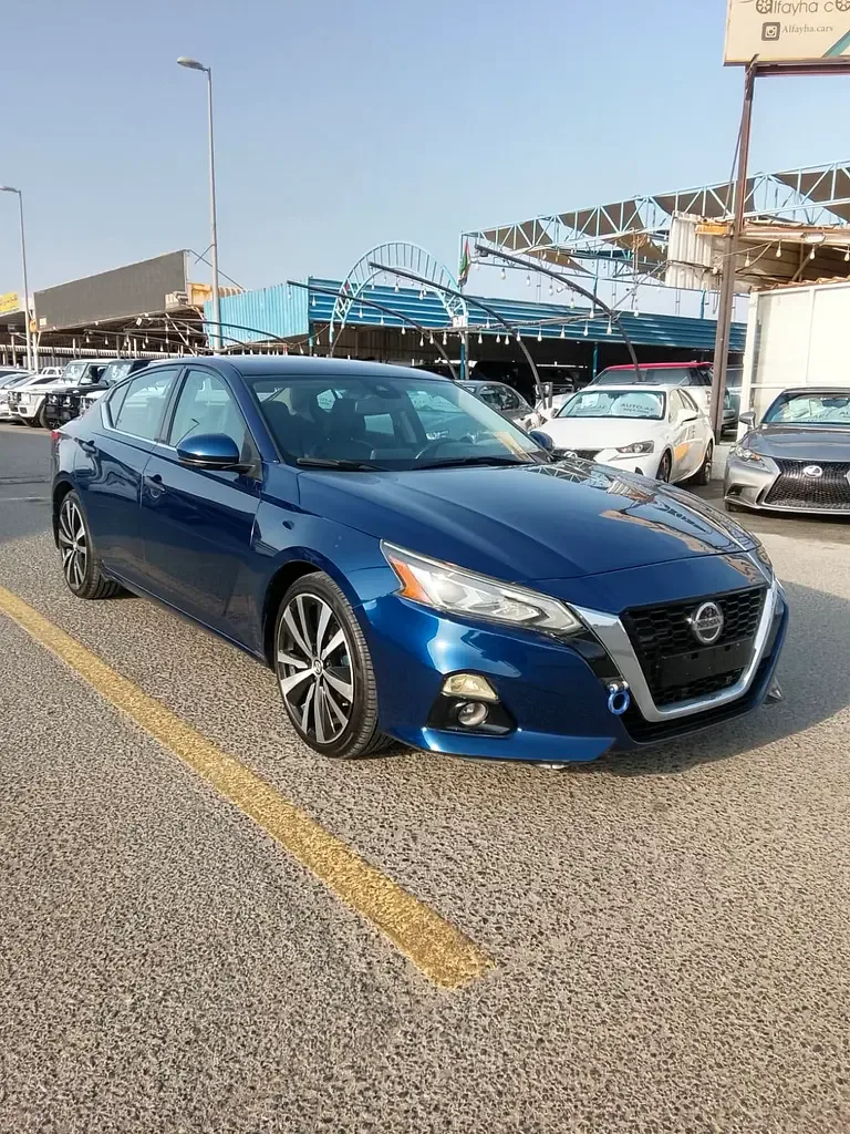 Nissan Altima 2.5 (188 hp), gasoline, variator (CVT), front drive