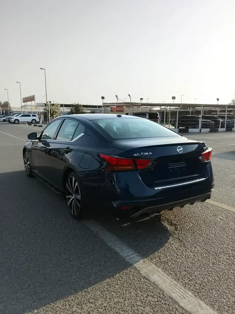 Nissan Altima 2.5 (188 حصان), بنزين, variator (CVT), front drive - 4