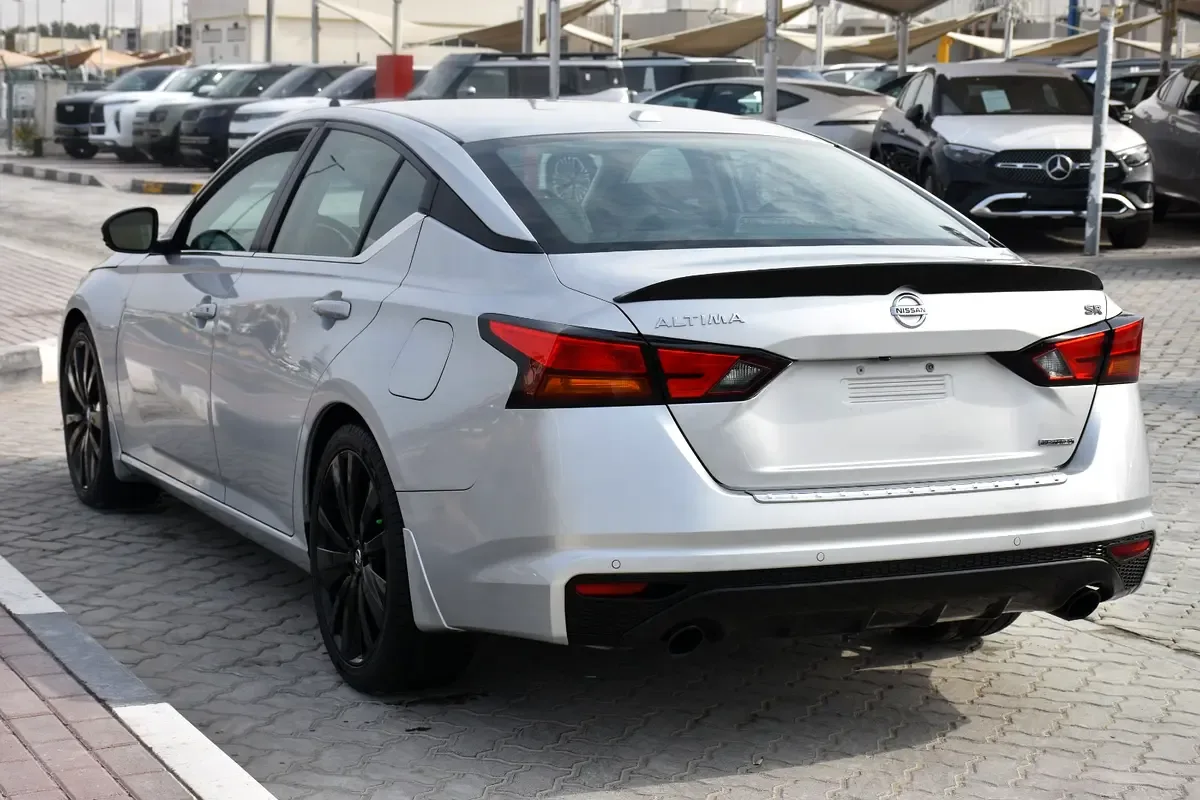 Nissan Altima 2.5 (188 hp), gasoline, variator (CVT), front drive - 4