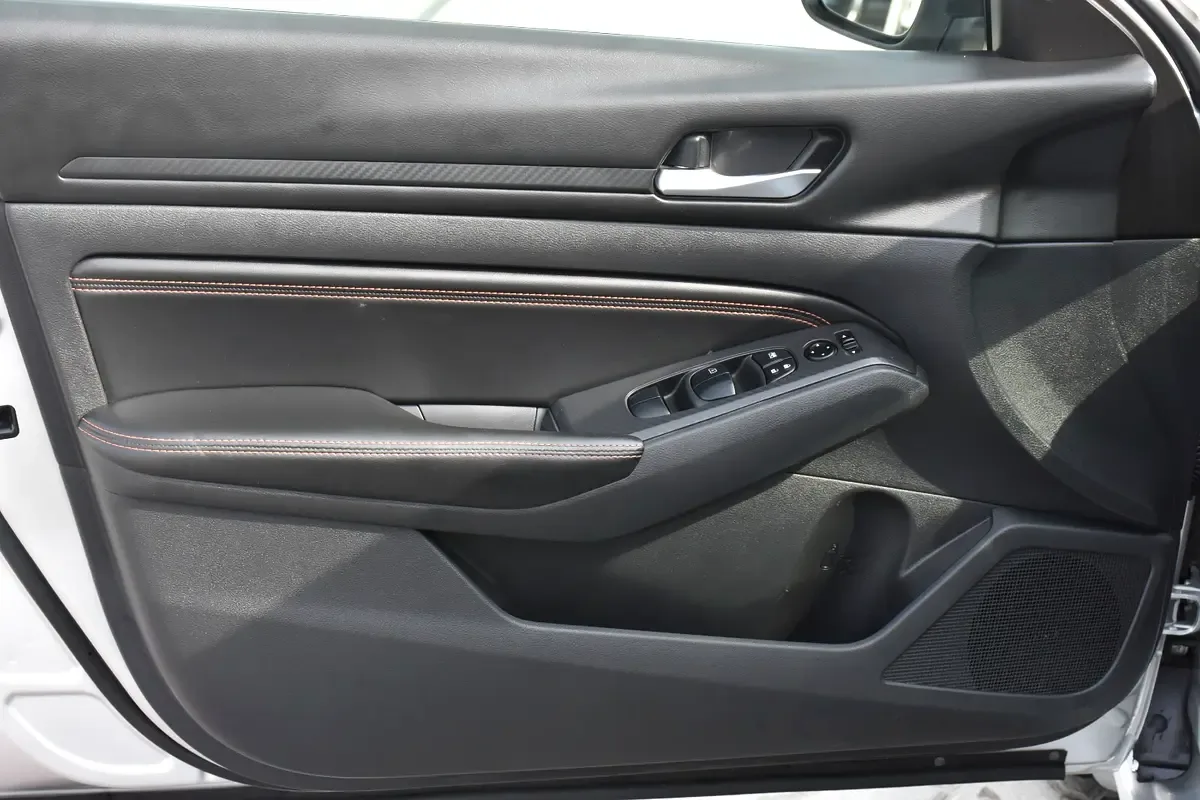 Nissan Altima 2.5 (188 hp), gasoline, variator (CVT), front drive - 15