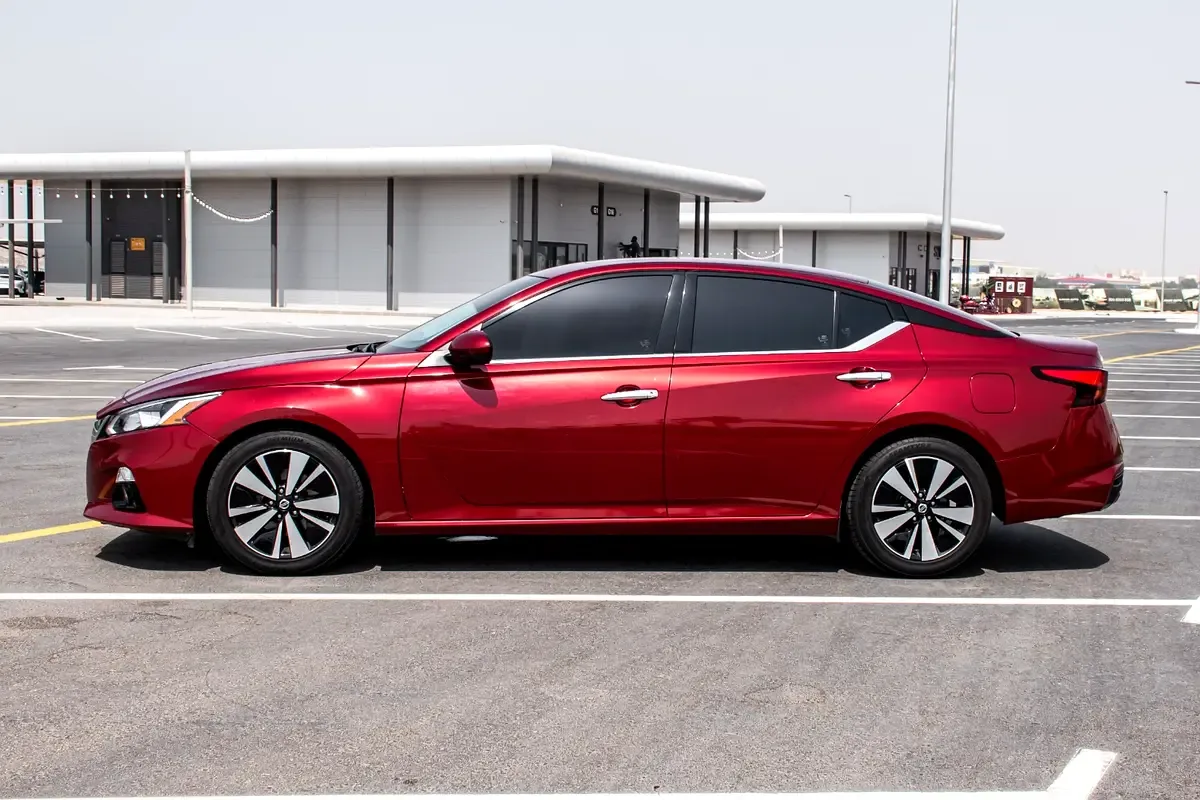 Nissan Altima 2.5 (188 hp), gasoline, variator (CVT), front drive - 4