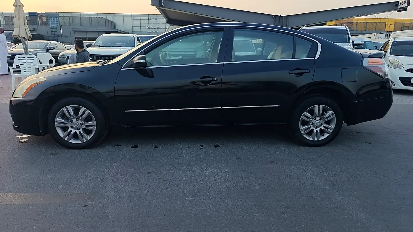Nissan Altima 2.5 CVT (172 حصان) - 2