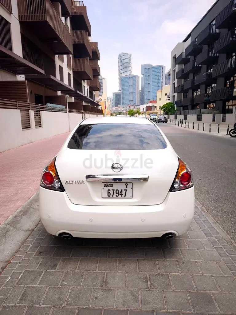 Nissan Altima 2.5 CVT (172 حصان) - 2