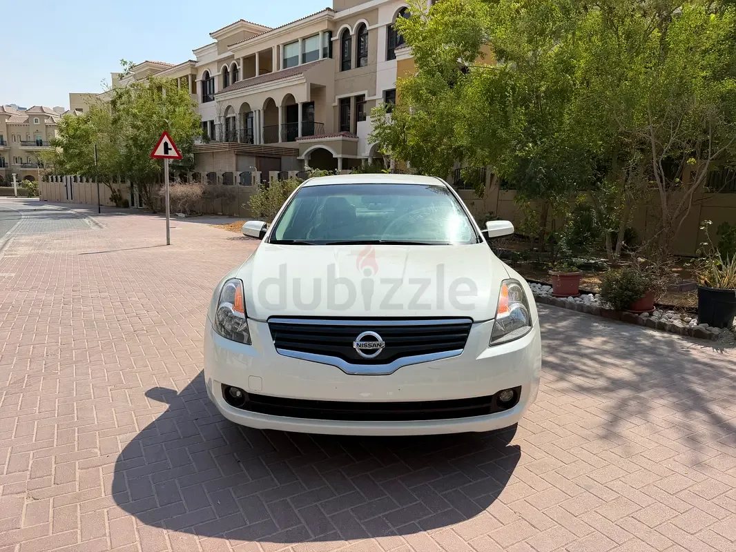 Nissan Altima 2.5 CVT (172 حصان) - 2