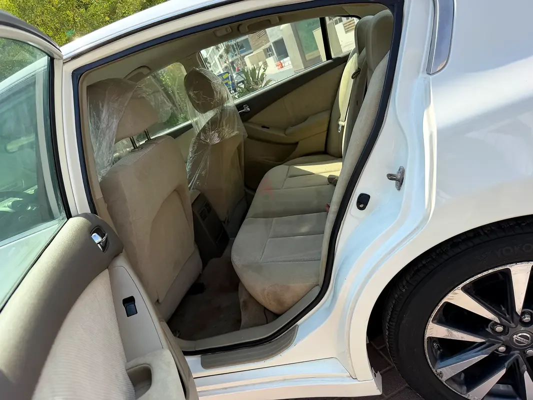 Nissan Altima 2.5 CVT (172 حصان) - 12