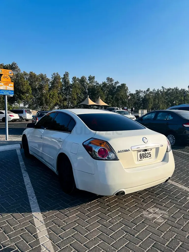 Nissan Altima 2.5 CVT (177 hp) - 2