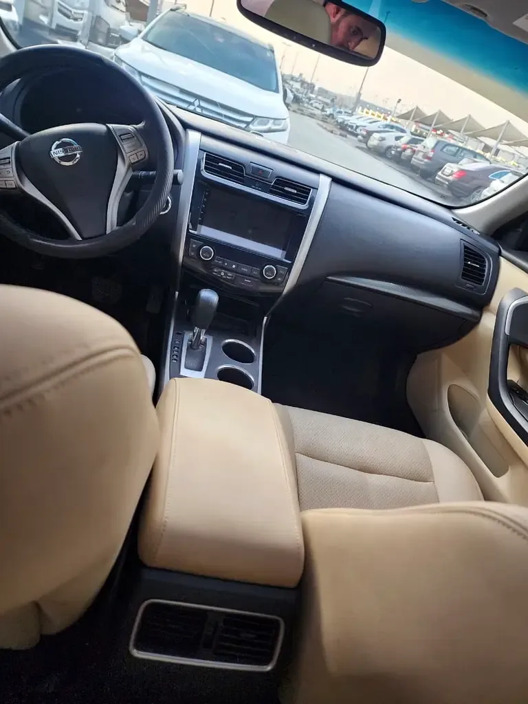 Nissan Altima 2.5 CVT (182 حصان) - 10