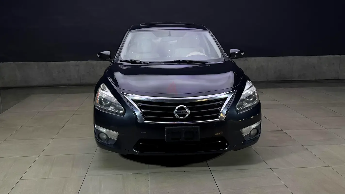 Nissan Altima 2.5 CVT (182 حصان)