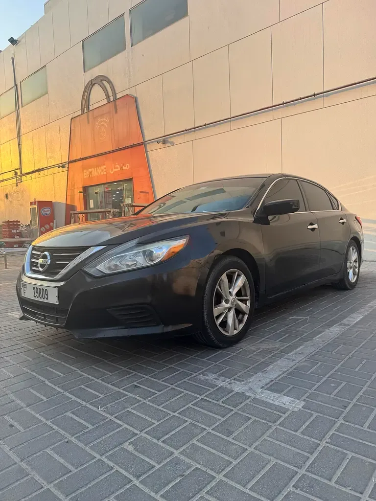 Nissan Altima 2.5 CVT (182 حصان) - 2