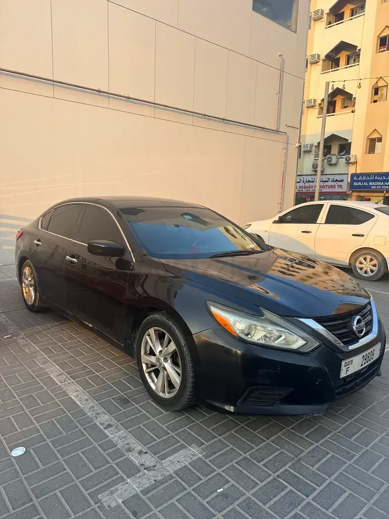 Nissan Altima 2.5 CVT (182 حصان)