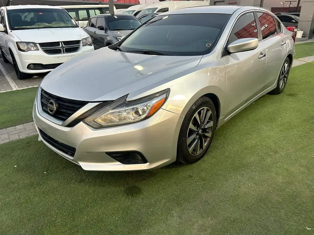 Nissan Altima 2.5 CVT (182 حصان) - 2