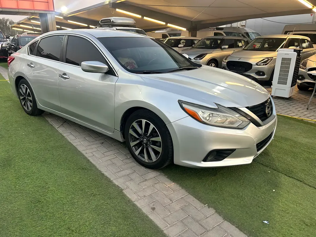Nissan Altima 2.5 CVT (182 حصان)
