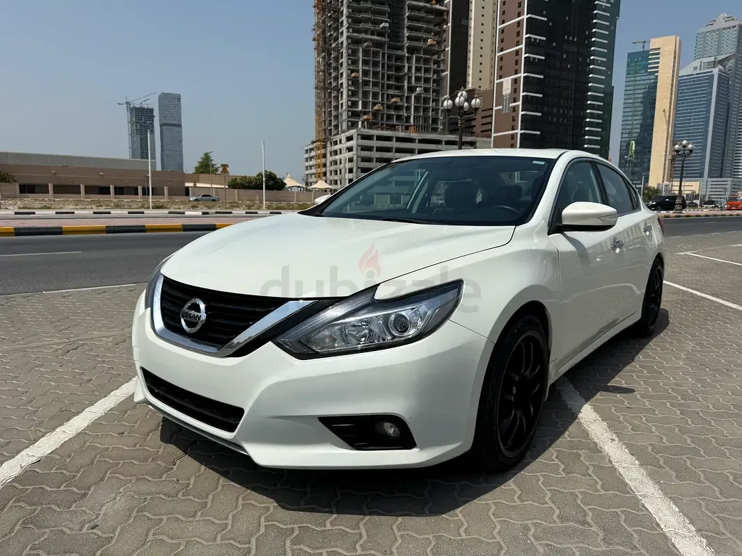 Nissan Altima 2.5 CVT (182 حصان)