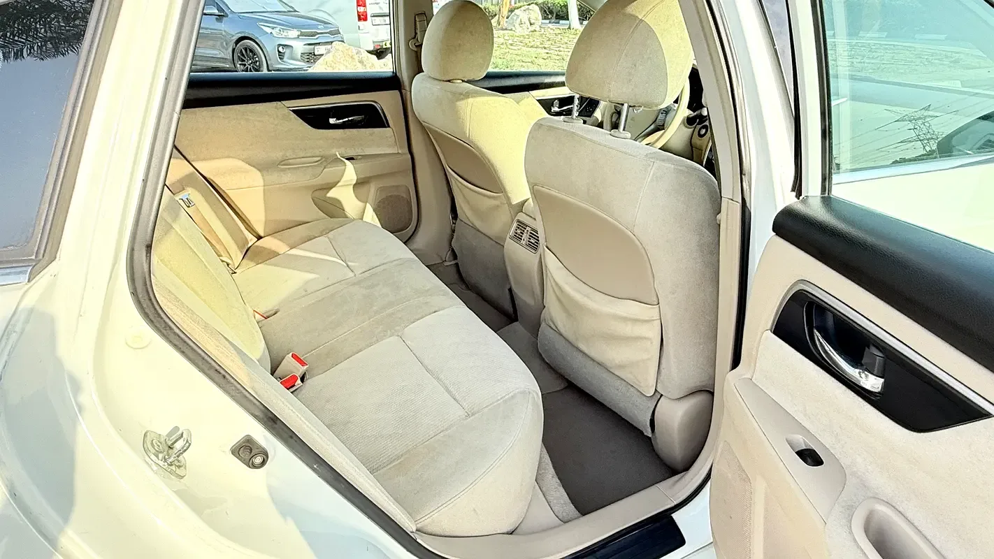 Nissan Altima 2.5 CVT (182 حصان) - 10