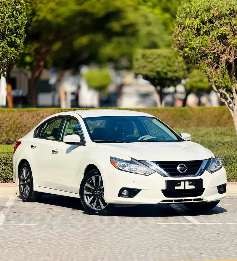 Nissan Altima 2.5 CVT (182 حصان)