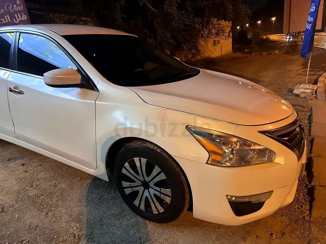 Nissan Altima 2.5 CVT (182 حصان)