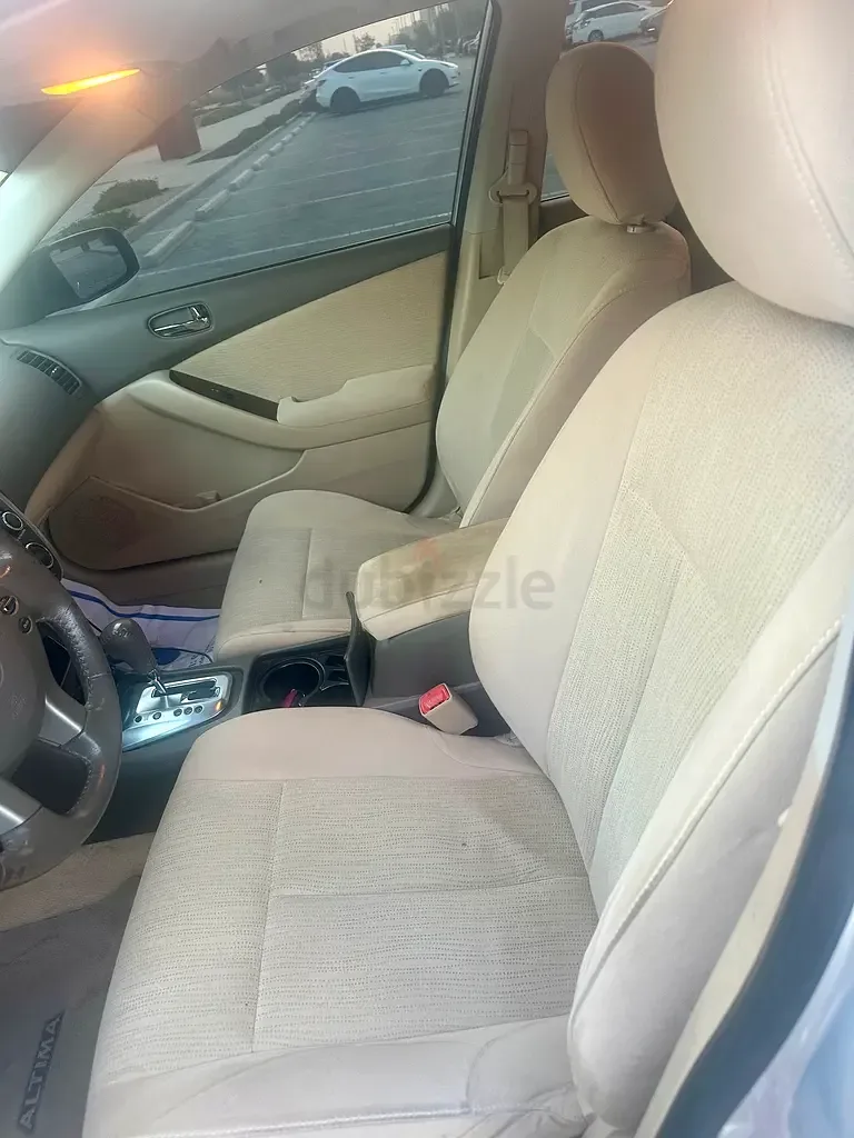 Nissan Altima 2.5 CVT (182 حصان) - 2